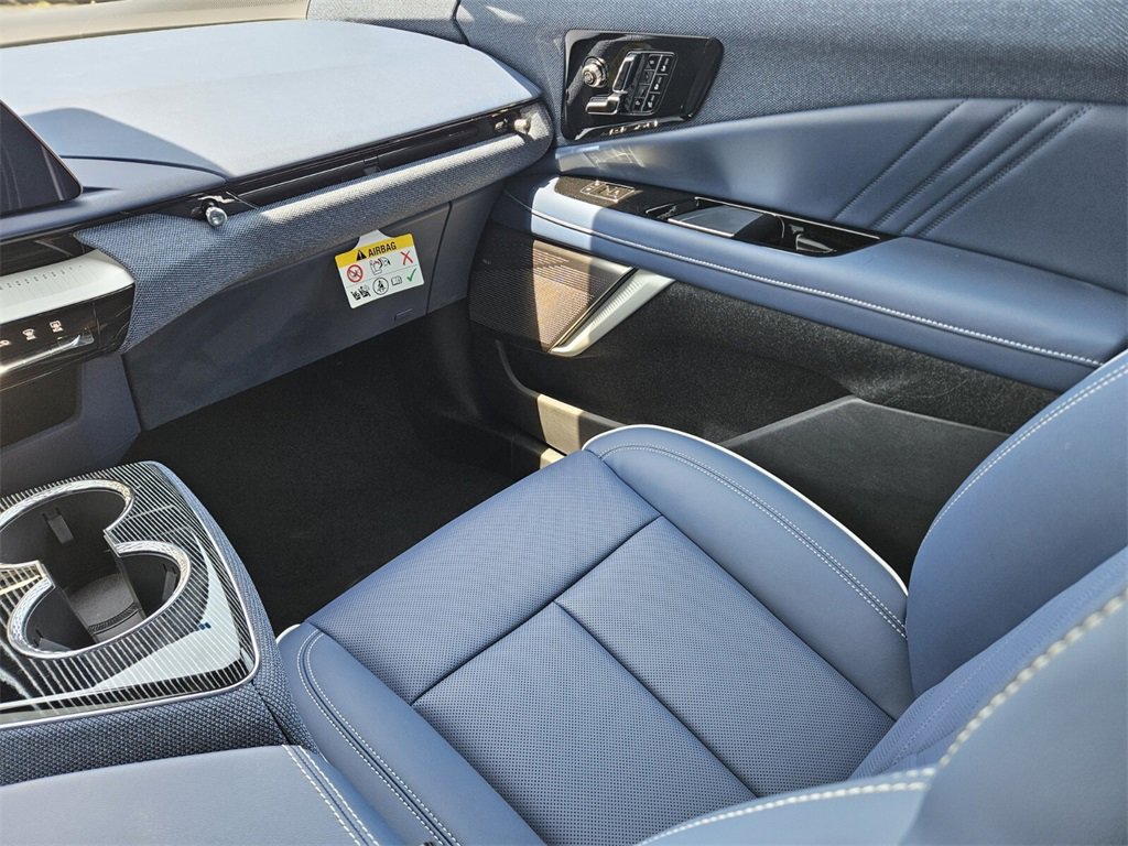 New 2025 Cadillac Optiq Luxury 2 image 15