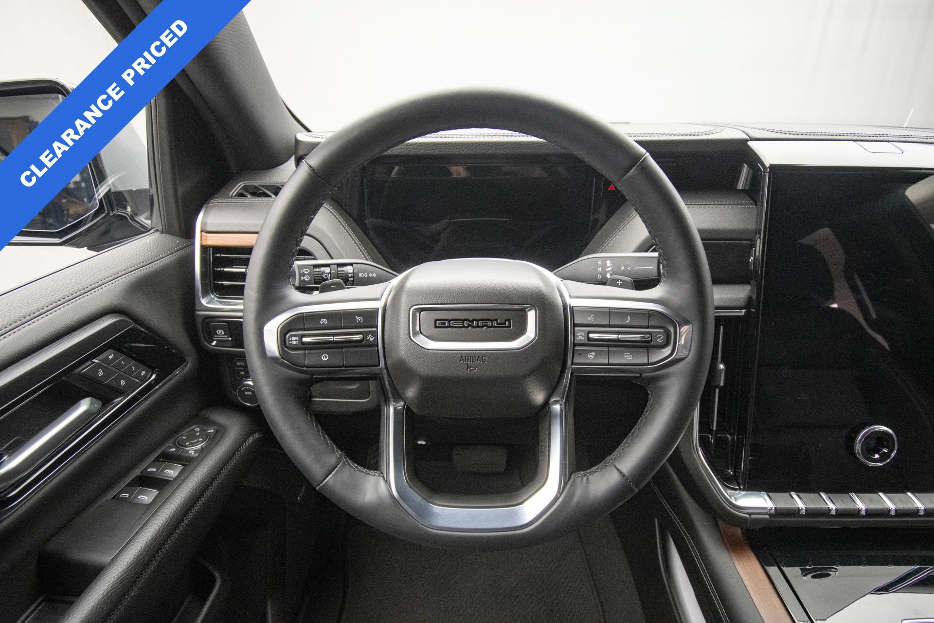 Used 2025 GMC Yukon Denali AWD/4WD image 11