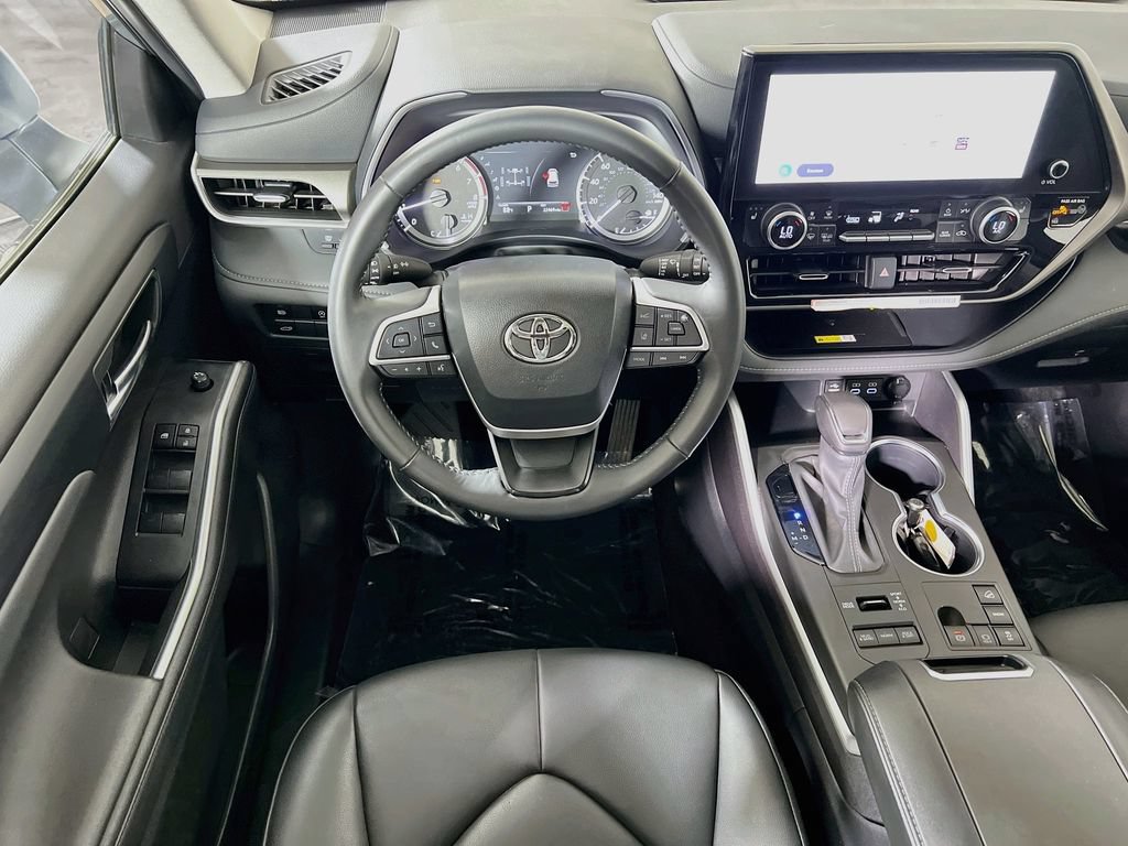 Certified 2024 Toyota Highlander XLE AWD/4WD image 19