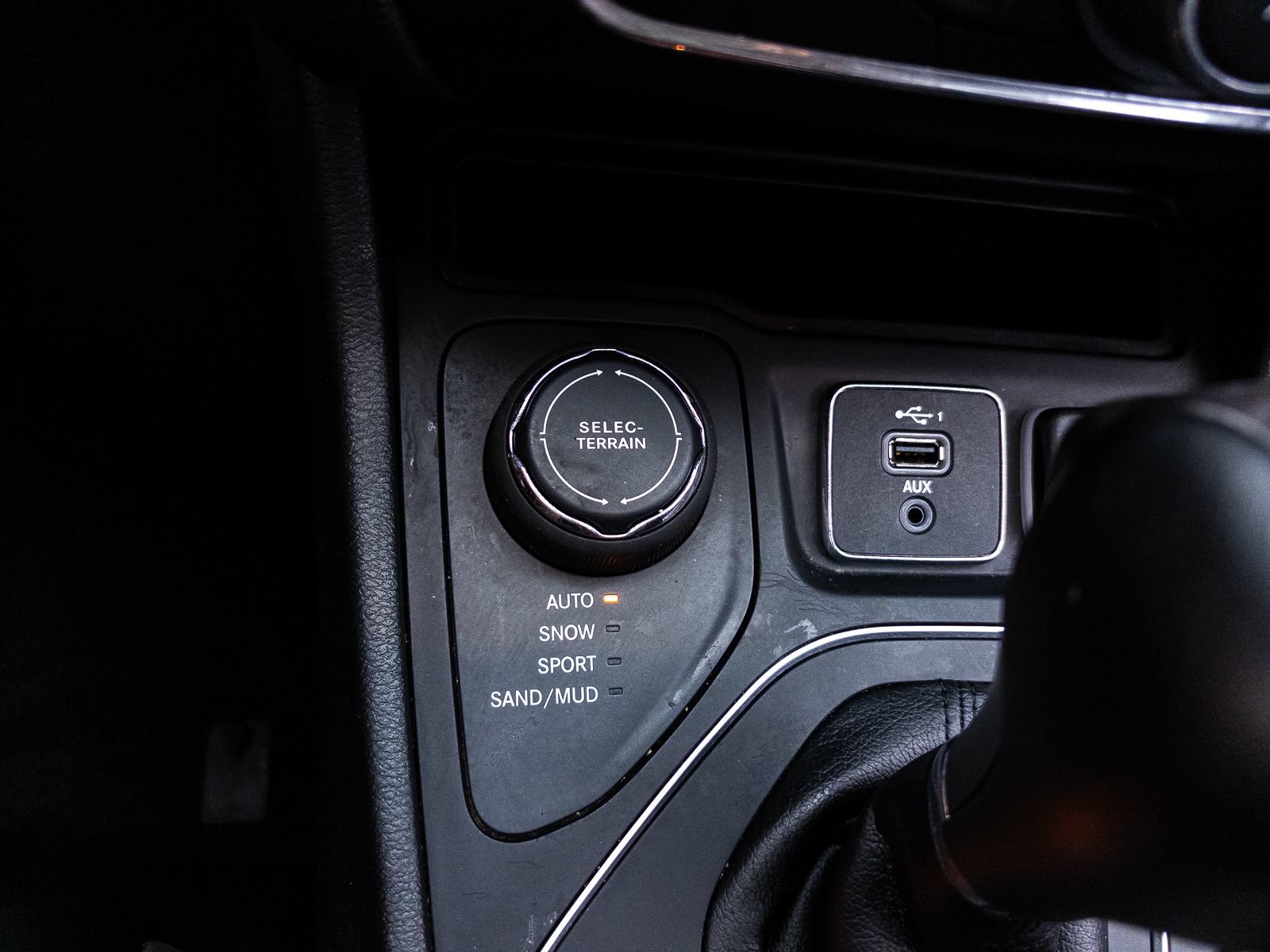 Used 2022 Jeep Cherokee Latitude Lux w/ Sun & Sound Group AWD/4WD image 29