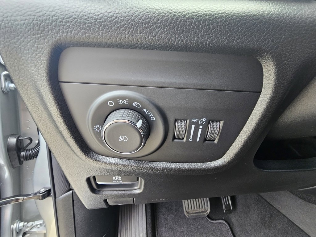 New 2025 Jeep Grand Cherokee L Limited w/ Luxury Tech Group II image 26