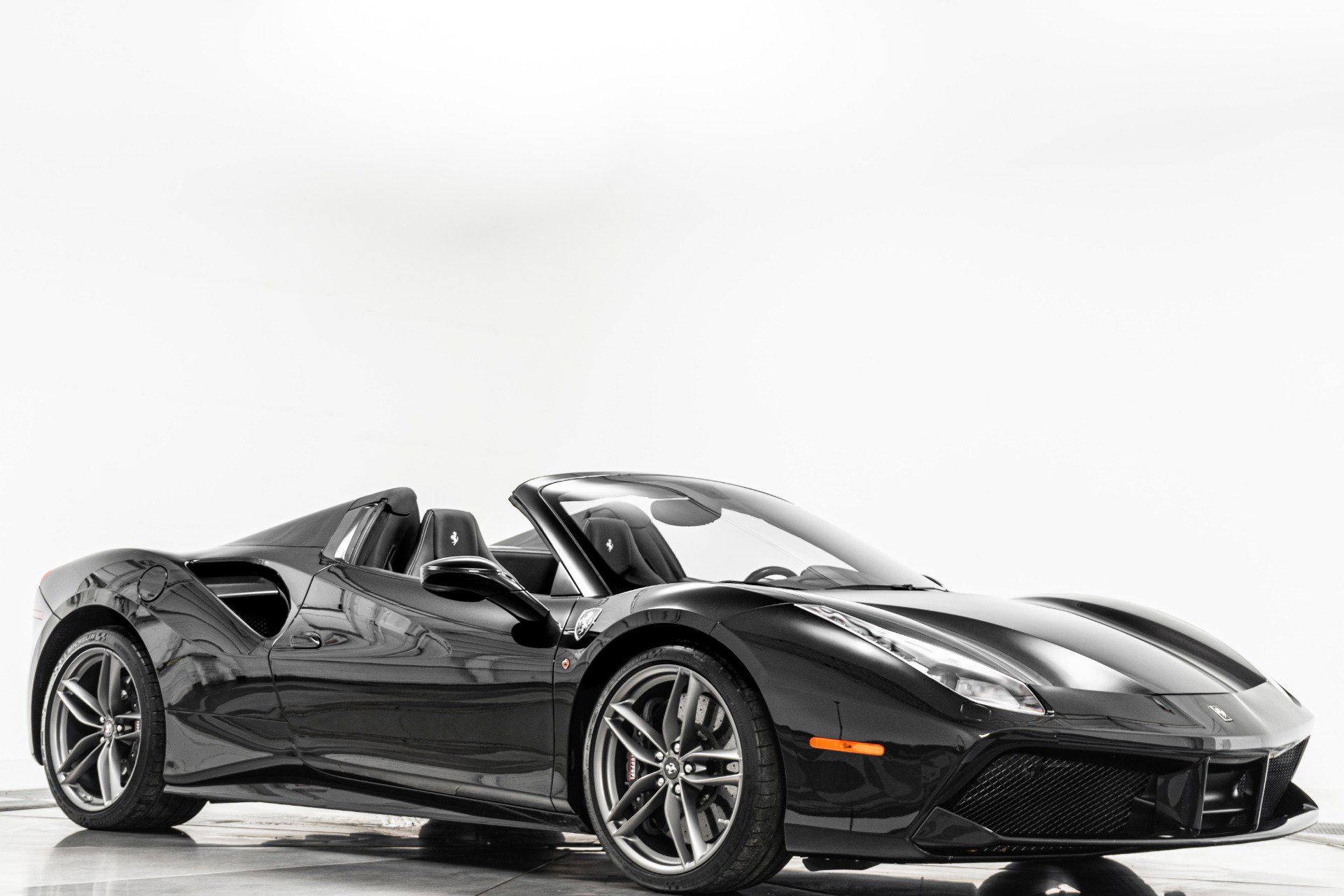 Used 2018 Ferrari 488 Spider RWD image 32