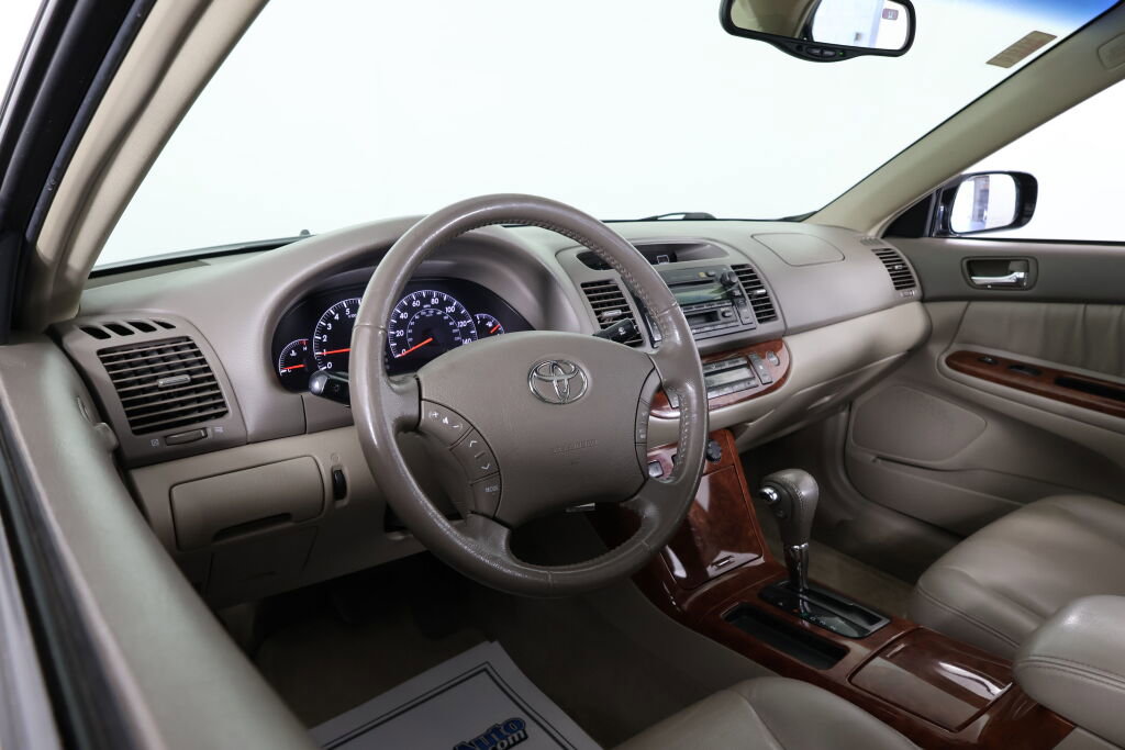 Used 2005 Toyota Camry XLE image 10