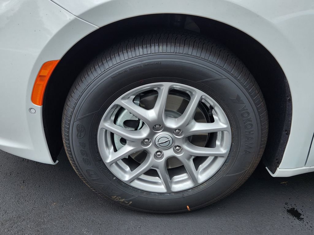 New 2026 Chrysler Pacifica Select image 18