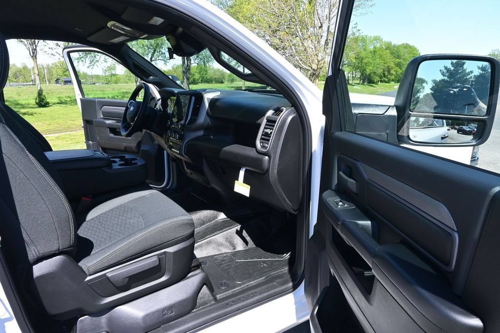 New 2026 RAM 5500 Tradesman w/ Chrome Appearance Group AWD/4WD image 13