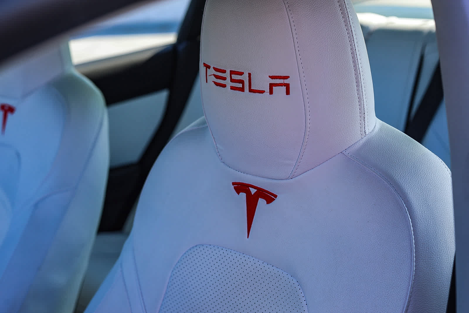 Used 2018 Tesla Model 3 AWD/4WD image 26