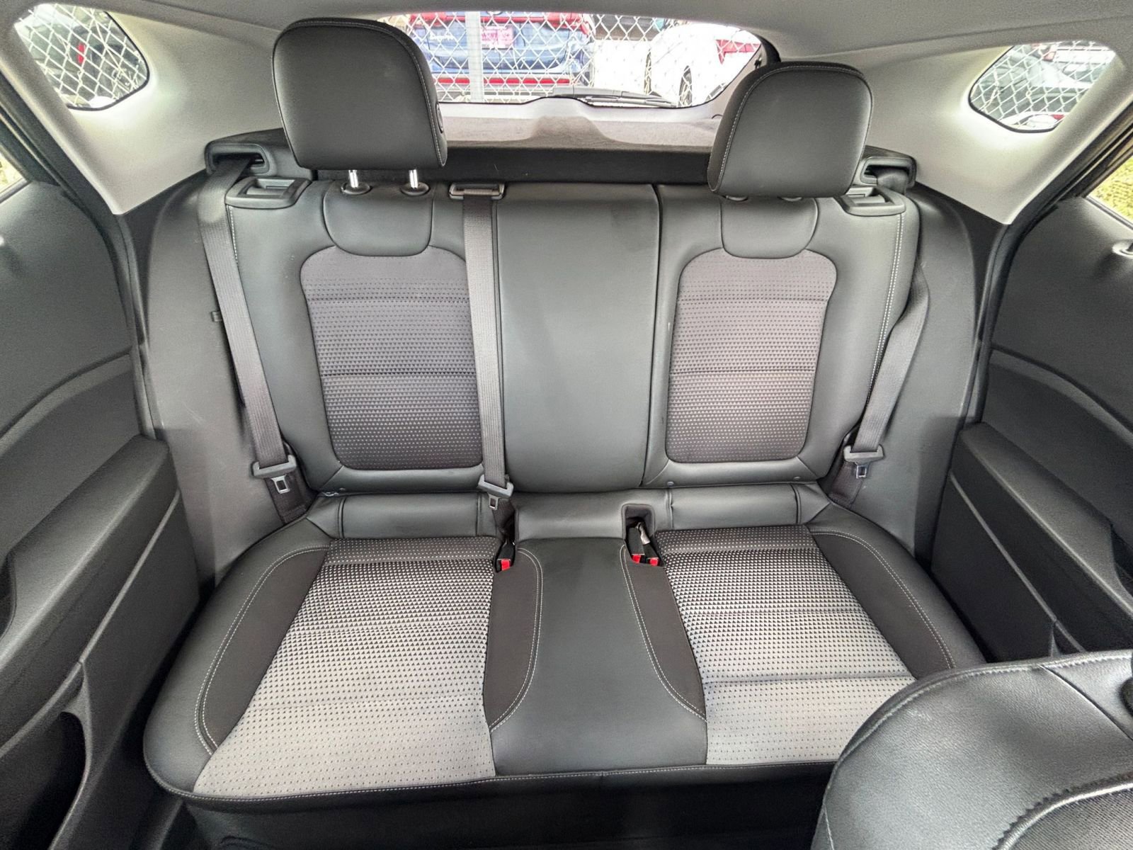 Used 2025 Chevrolet Trax LT FWD image 37