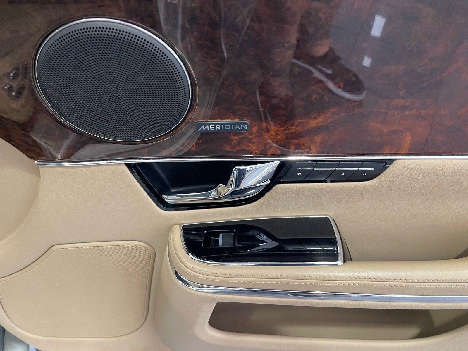 Used 2013 Jaguar XJ RWD image 37