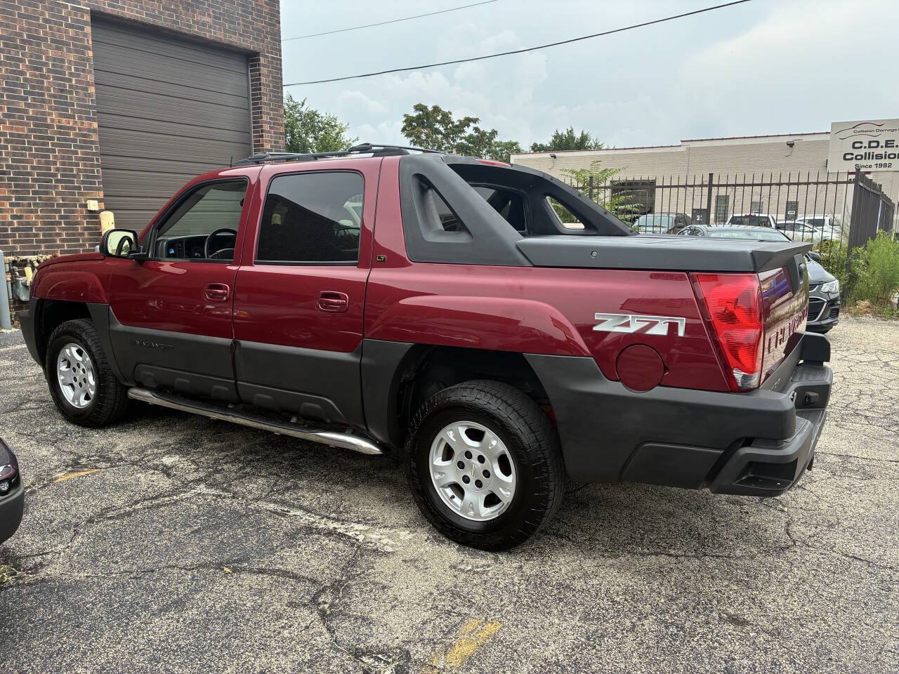 Used 2005 Chevrolet Avalanche Z71 w/ Preferred Equipment Group AWD/4WD image 8