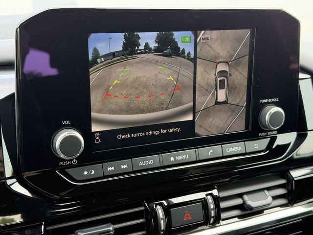 Used 2025 Nissan Pathfinder Rock Creek AWD/4WD image 17