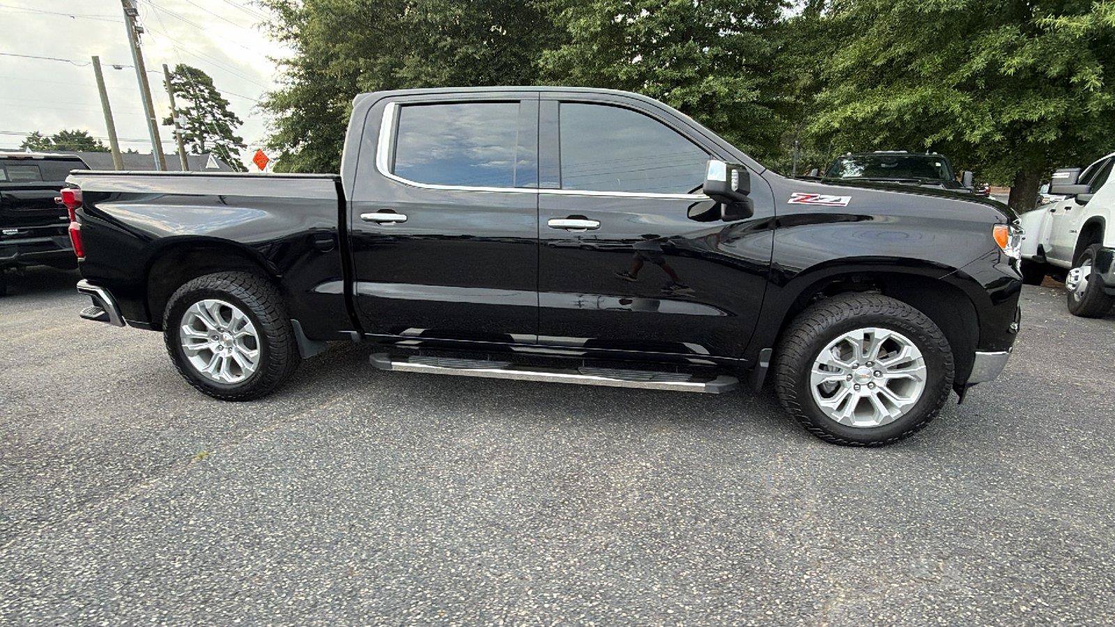 Used 2024 Chevrolet Silverado 1500 LTZ w/ LTZ Premium Package AWD/4WD image 8
