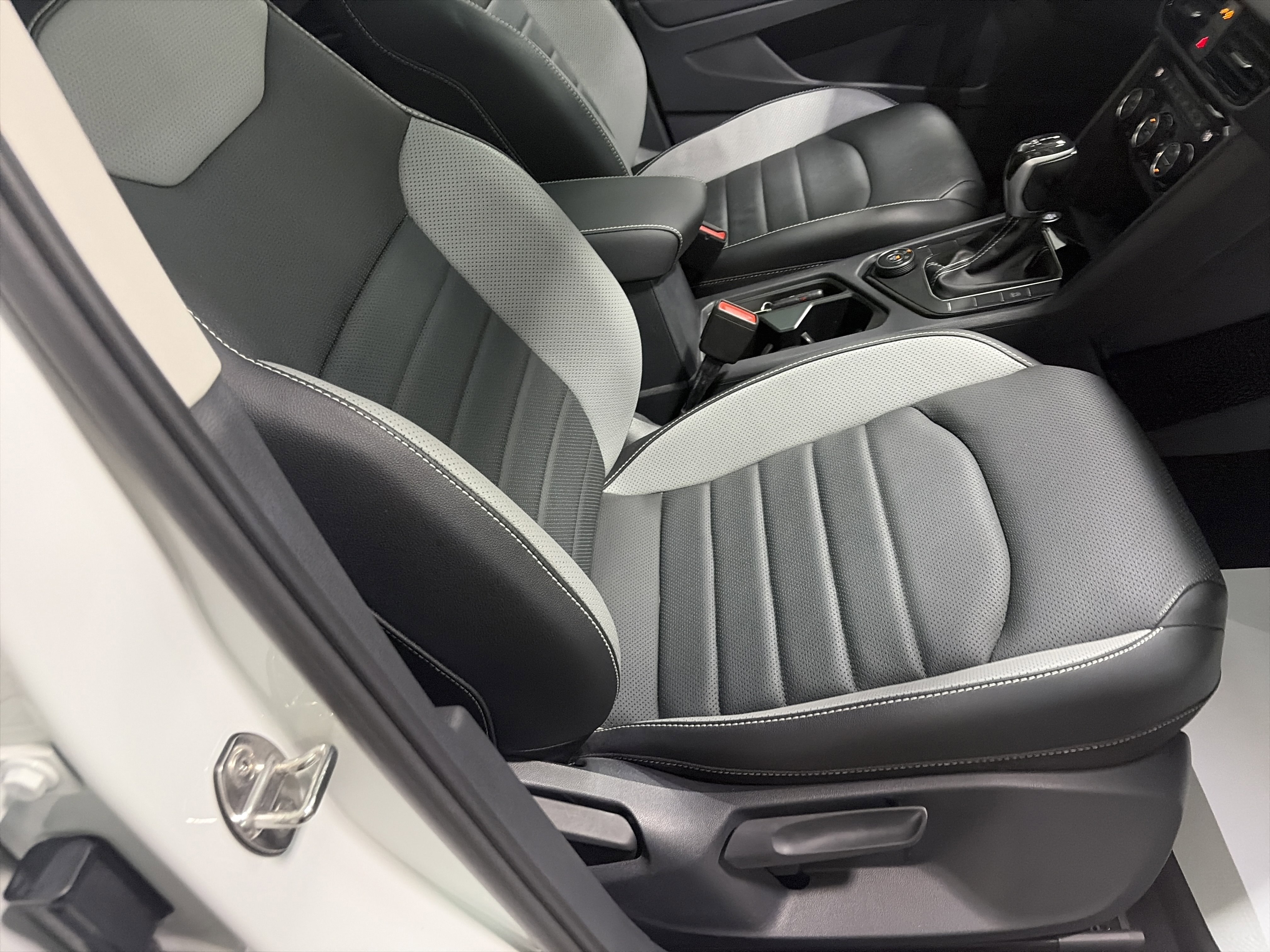 Certified 2022 Volkswagen Taos SEL AWD/4WD image 32