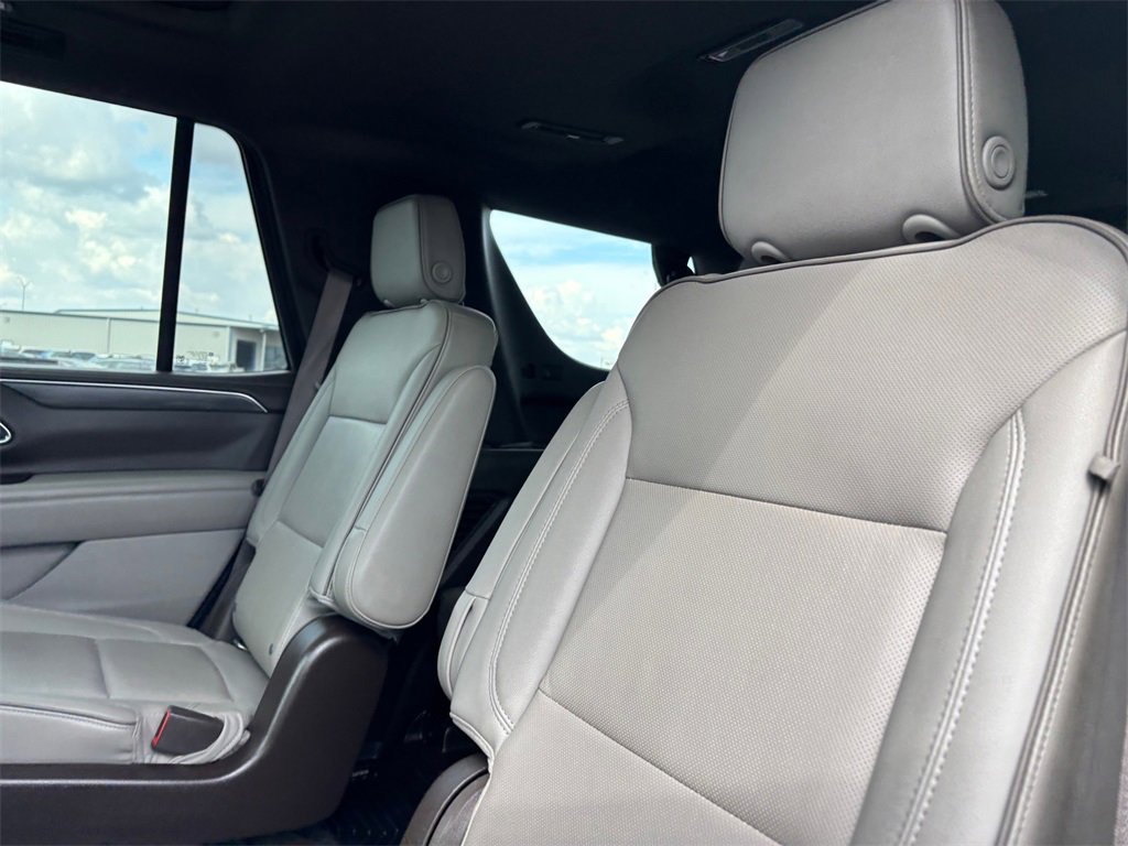 Used 2022 GMC Yukon SLT w/ SLT Premium Package image 30