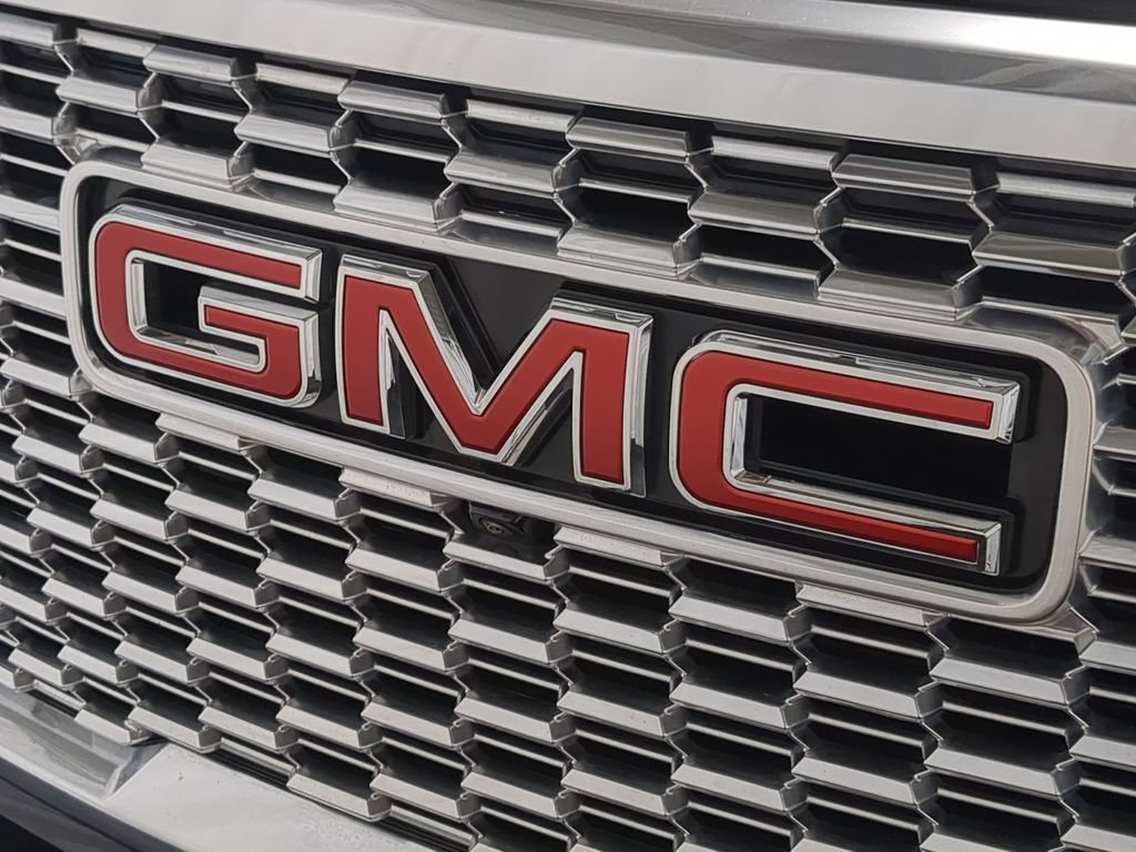 Used 2024 GMC Yukon XL Denali w/ Advanced Technology Package AWD/4WD image 12