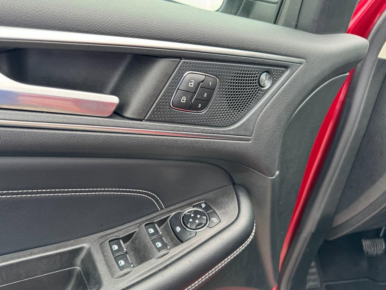 Used 2023 Ford Edge Titanium image 15