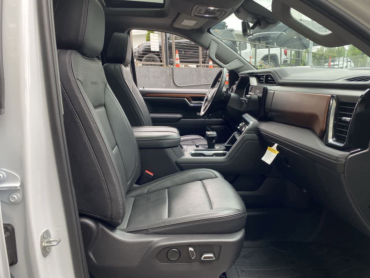 Used 2023 GMC Sierra 1500 Denali w/ Denali Reserve Package AWD/4WD image 18