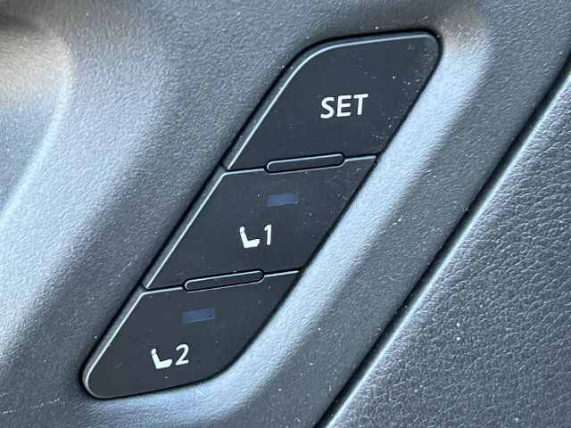 Used 2024 Nissan Ariya AWD image 17