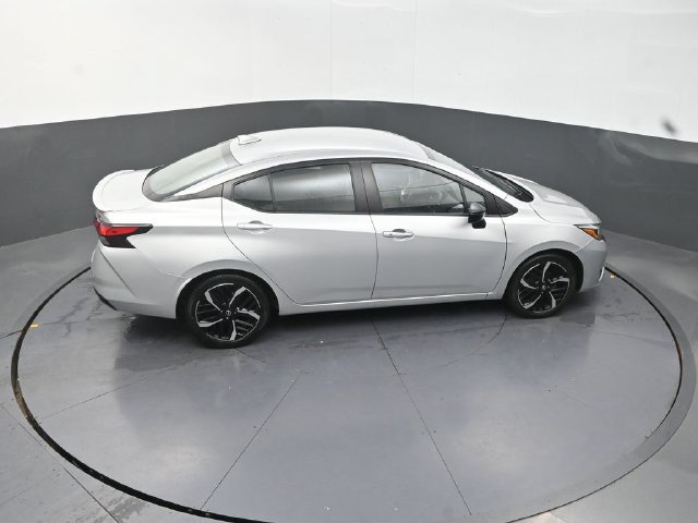 Used 2024 Nissan Versa SR FWD image 30