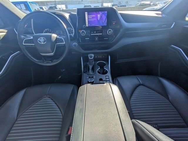 Used 2023 Toyota Highlander XSE image 13