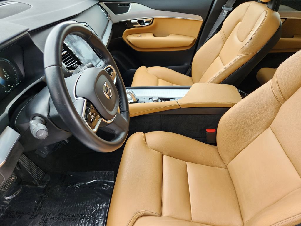 Used 2016 Volvo XC90 T8 Momentum w/ Vision Package AWD/4WD image 4