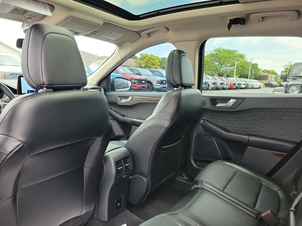 Certified 2020 Ford Escape Titanium w/ Titanium Premium Package 2.0 AWD/4WD image 16