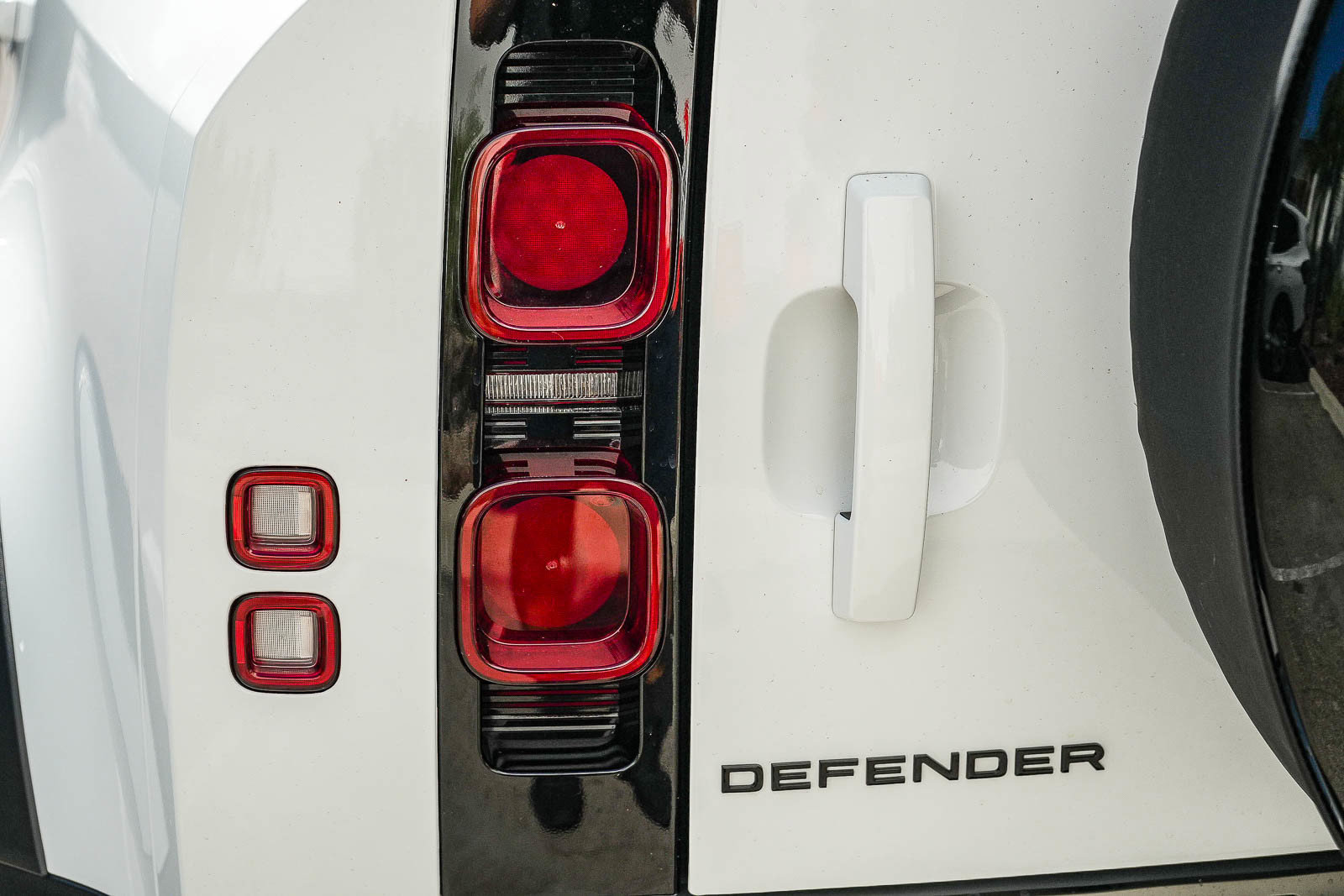 Certified 2025 Land Rover Defender 110 S AWD/4WD image 8