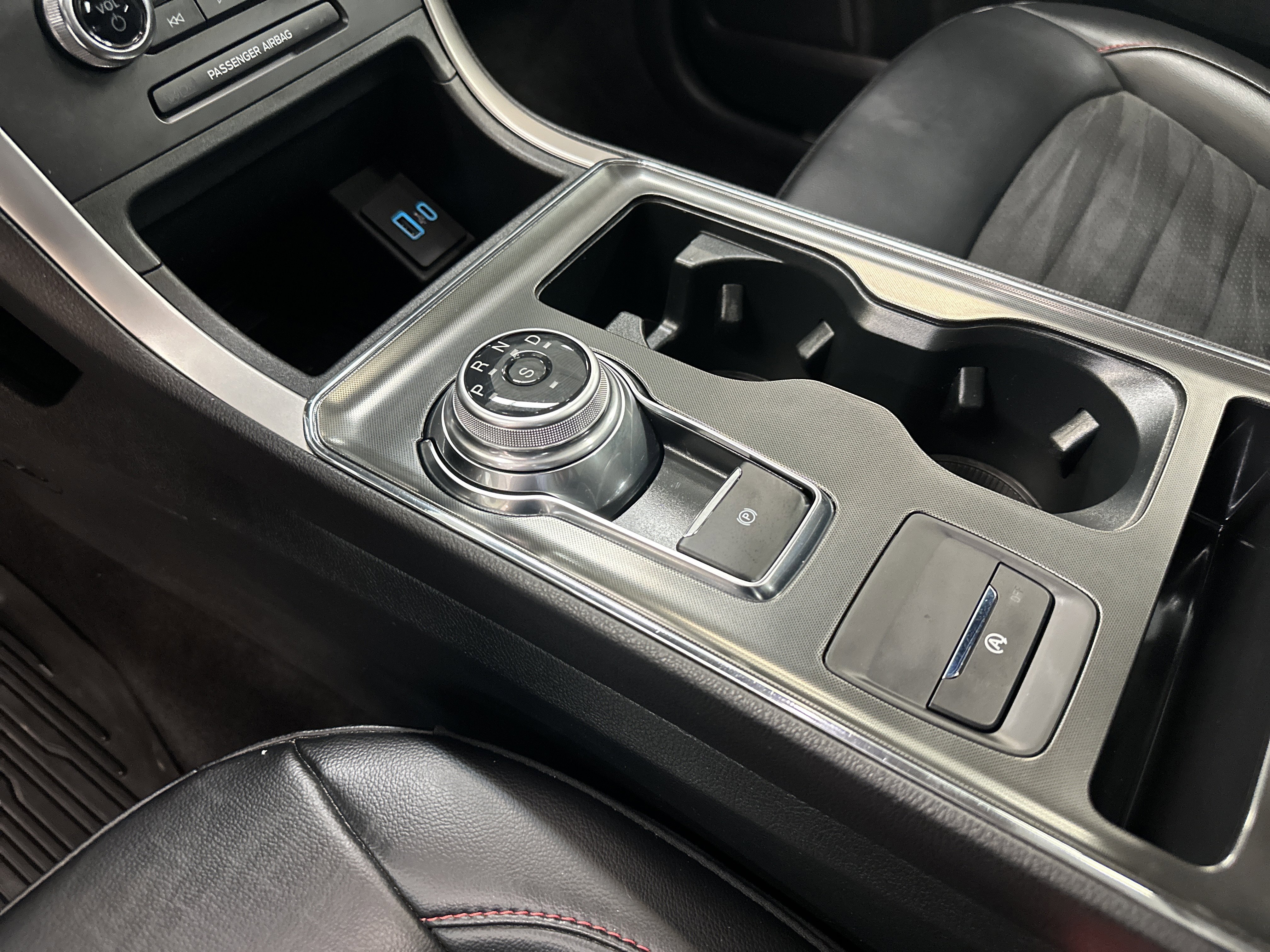 Used 2024 Ford Edge ST-Line image 31