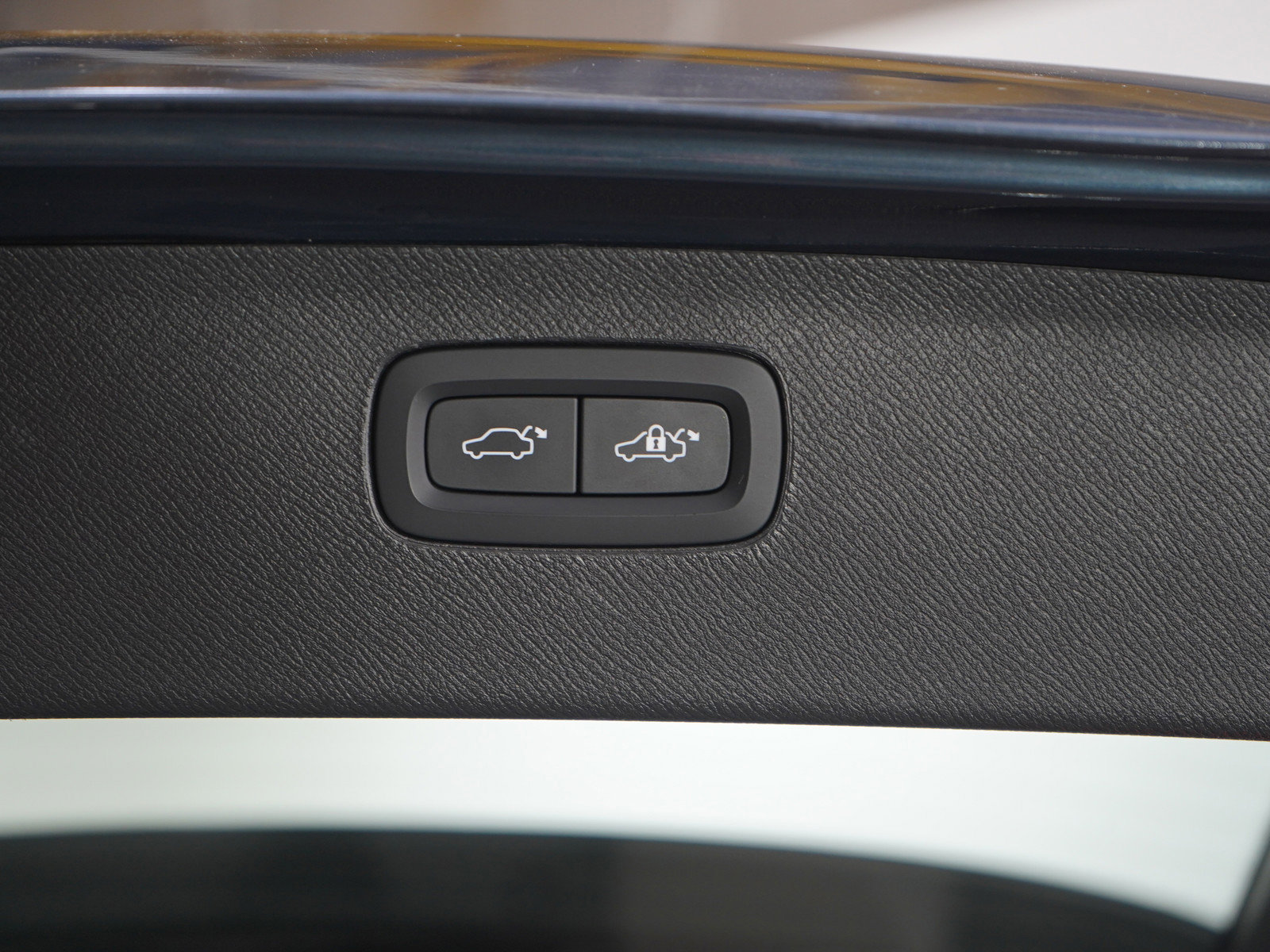 Used 2023 Volvo XC90 B6 Plus image 10