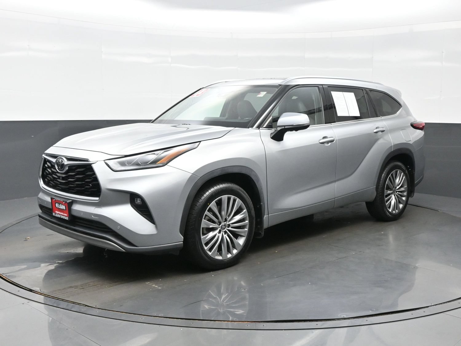 Used 2023 Toyota Highlander Platinum AWD/4WD image 2