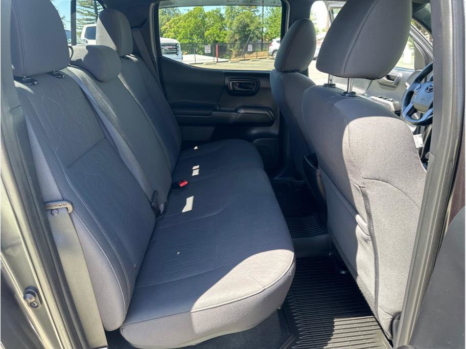 Used 2018 Toyota Tacoma TRD Sport w/ Exterior Package AWD/4WD image 24