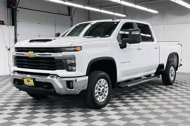 Used 2025 Chevrolet Silverado 2500 LT w/ Convenience Package AWD/4WD image 12