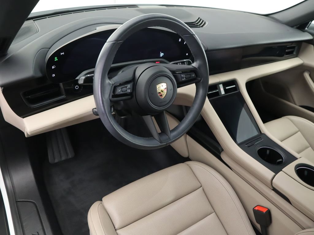 Used 2021 Porsche Taycan image 9