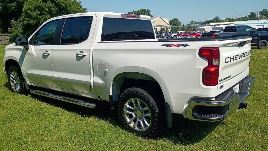 Used 2022 Chevrolet Silverado 1500 LT AWD/4WD image 5