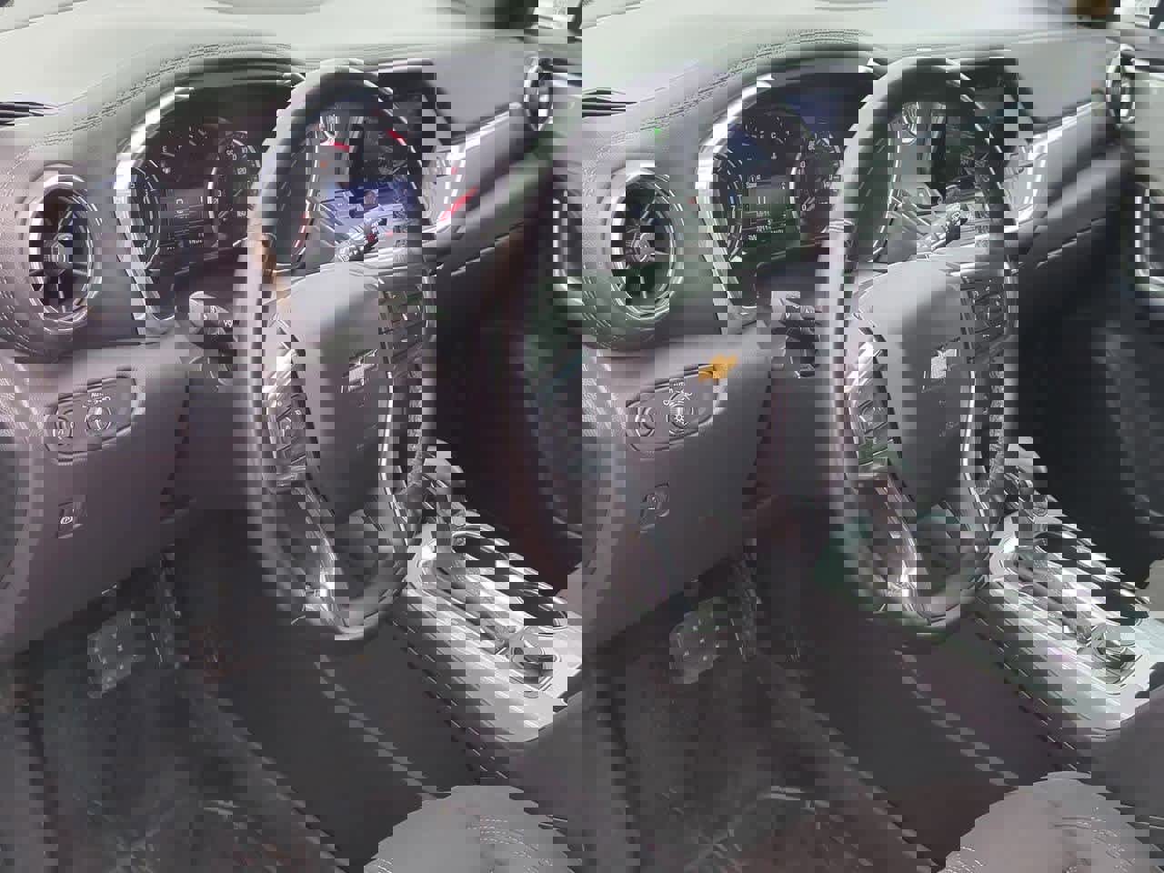 Used 2020 Chevrolet Blazer LT image 2