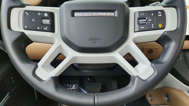 Used 2025 Land Rover Defender 90 X-Dynamic SE image 34