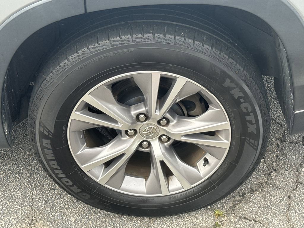 Used 2015 Toyota Highlander XLE FWD image 19