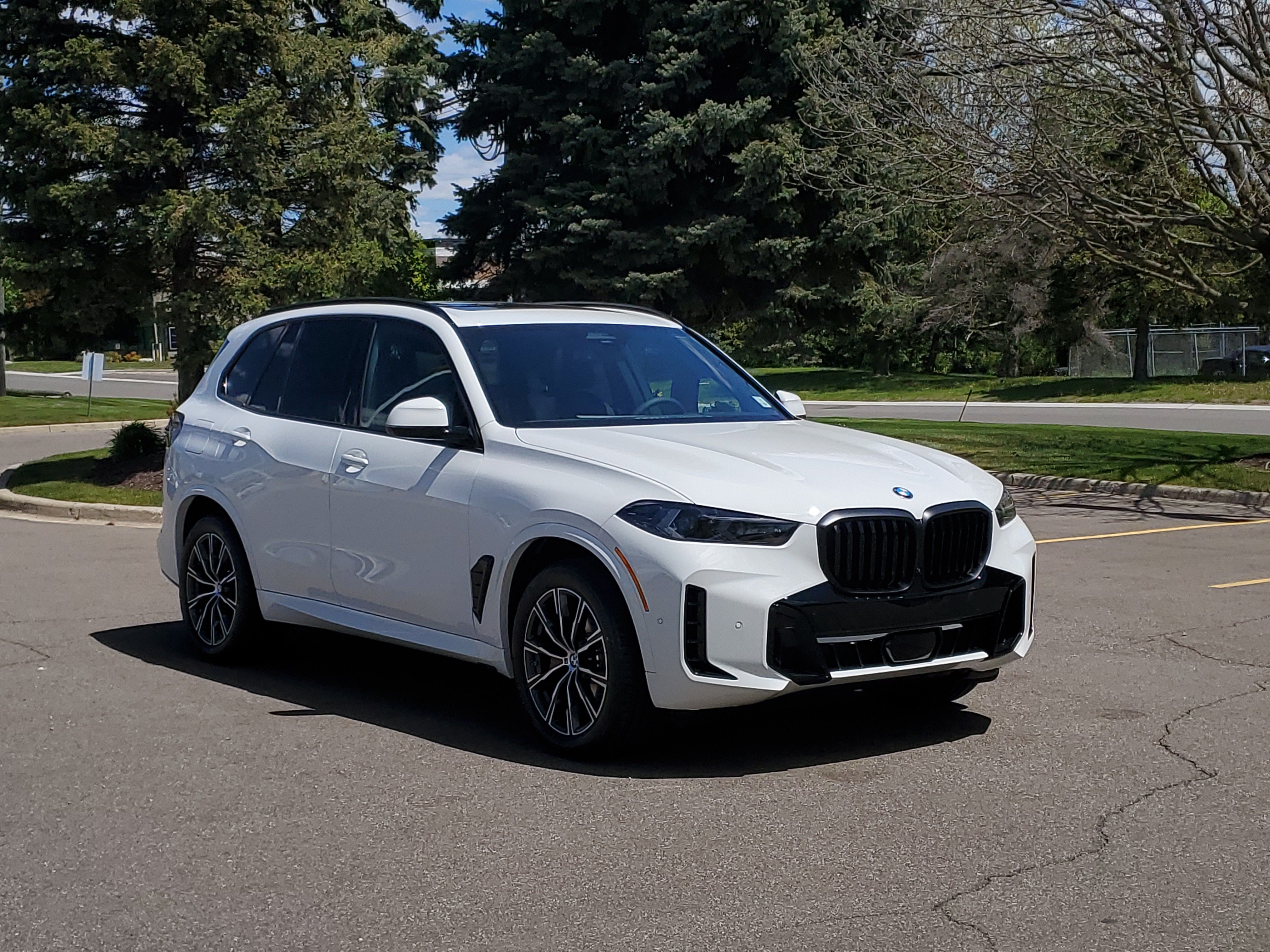 New 2026 BMW X5 xDrive40i w/ M Sport Package AWD/4WD image 4