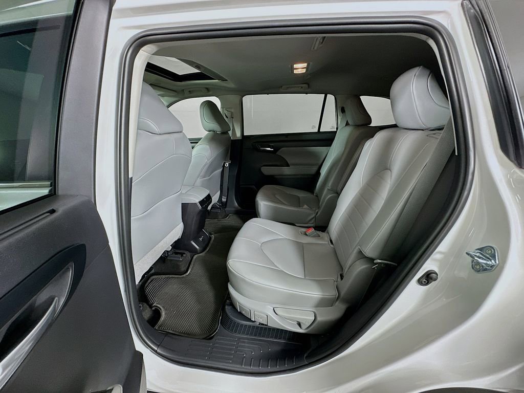 Certified 2026 Toyota Highlander XLE image 25