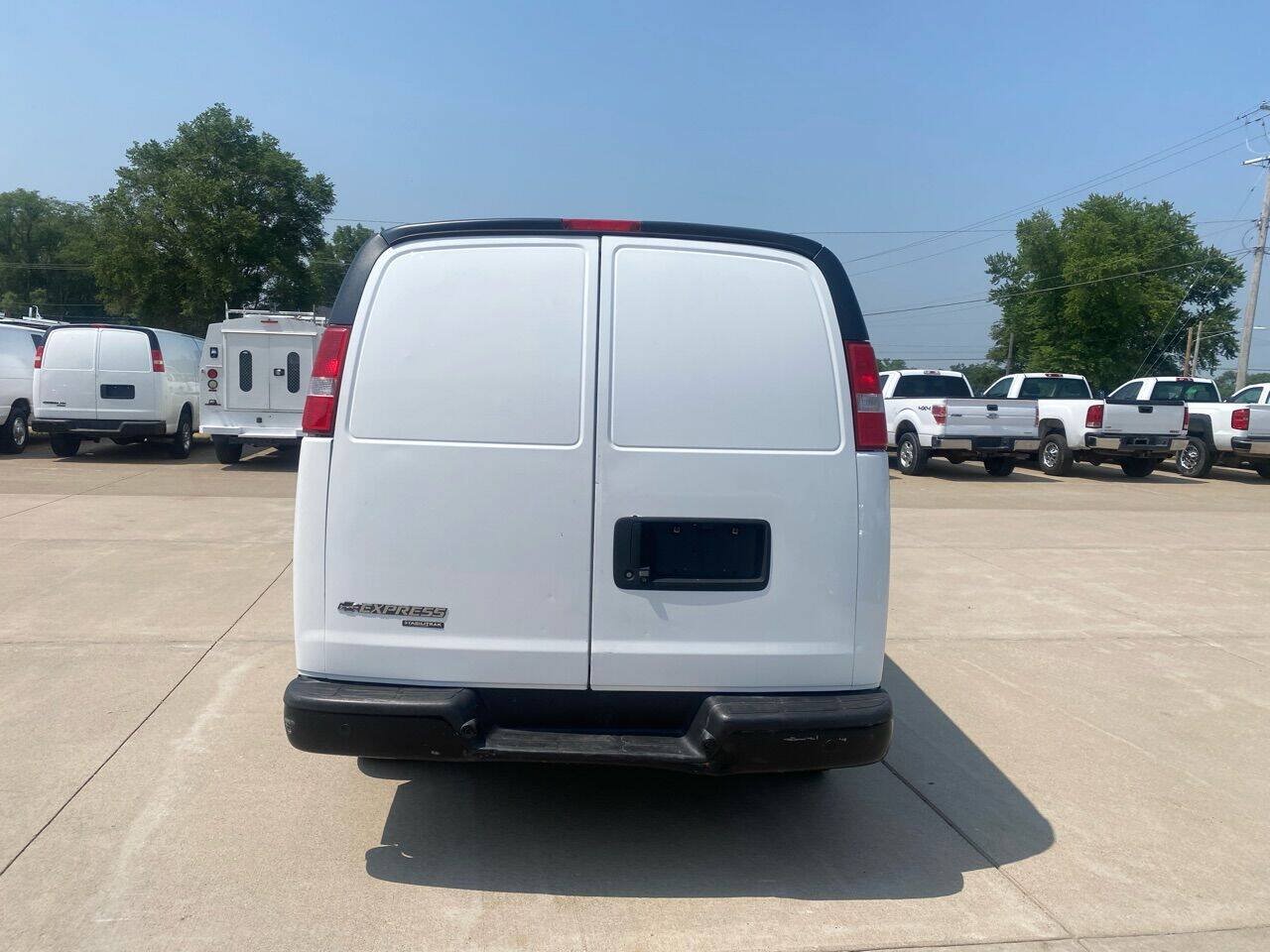 Used 2016 Chevrolet Express 3500 Extended RWD image 8