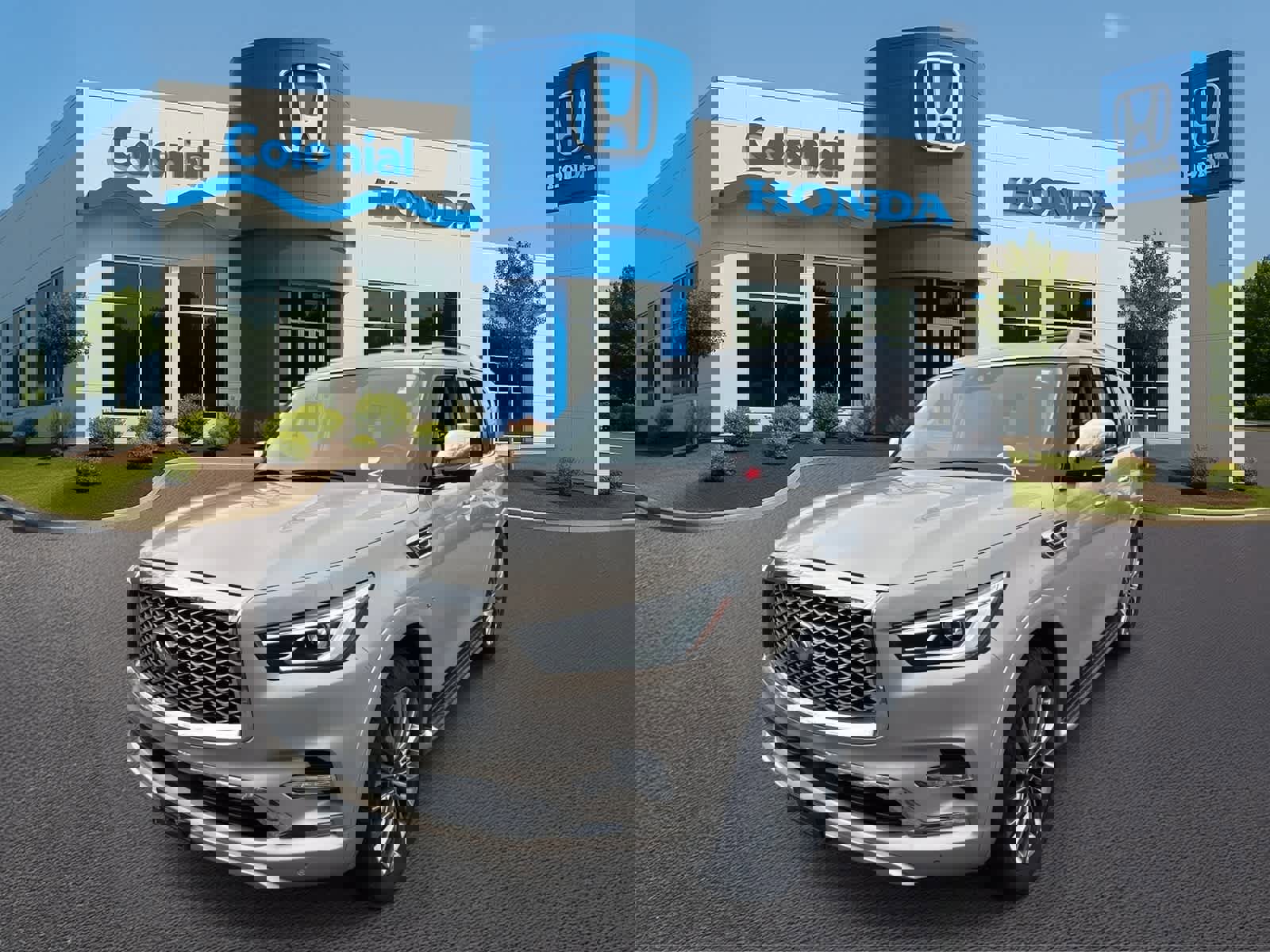 Used 2020 INFINITI QX80 Luxe w/ Sensory Package image 2