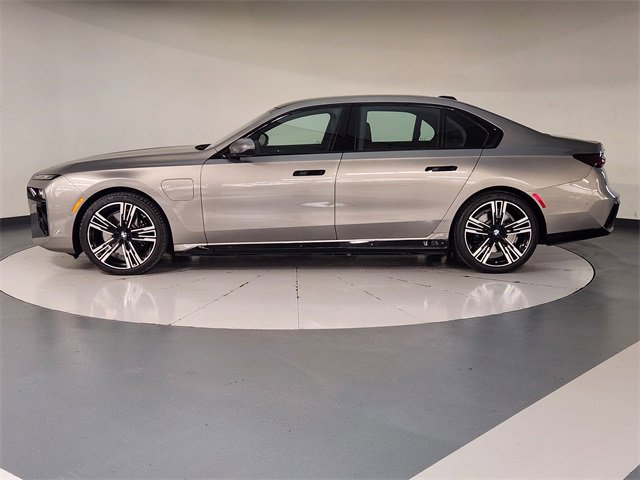 Used 2025 BMW 750e xDrive w/ Executive Package image 5