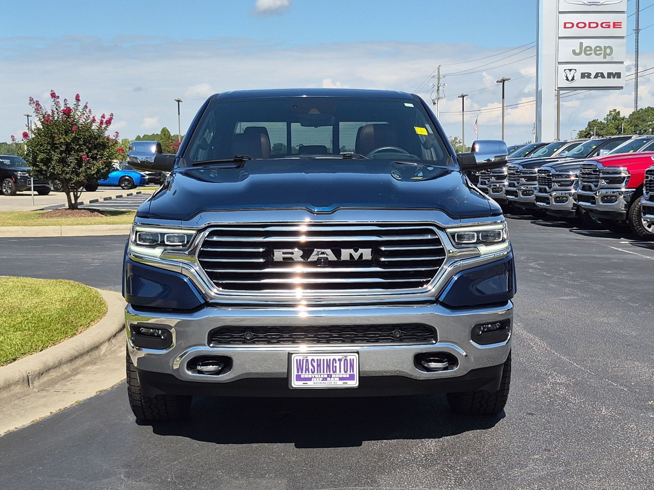 Used 2024 RAM 1500 Limited AWD/4WD image 2