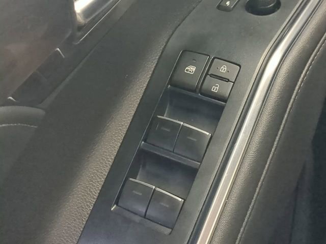 Used 2024 Toyota Highlander Platinum image 25