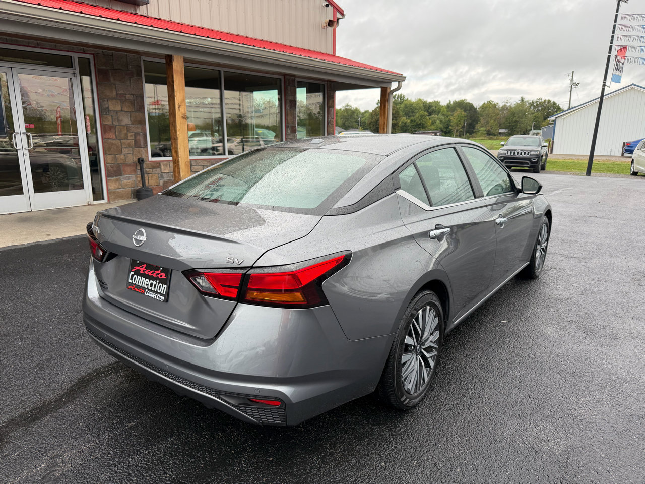 Used 2024 Nissan Altima 2.5 SV image 4