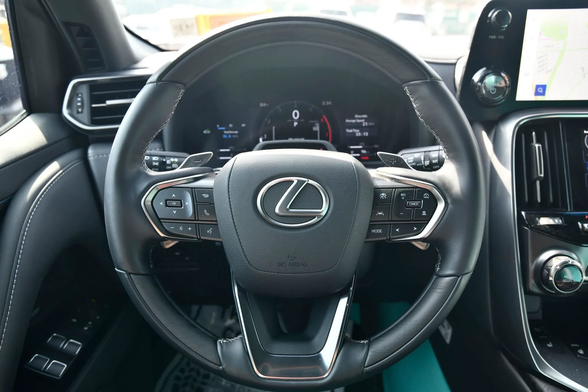 Used 2025 Lexus LX 700h Luxury AWD/4WD image 13