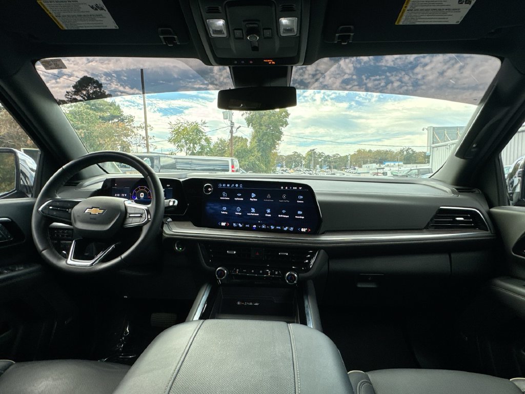 Used 2025 Chevrolet Suburban Premier RWD image 31
