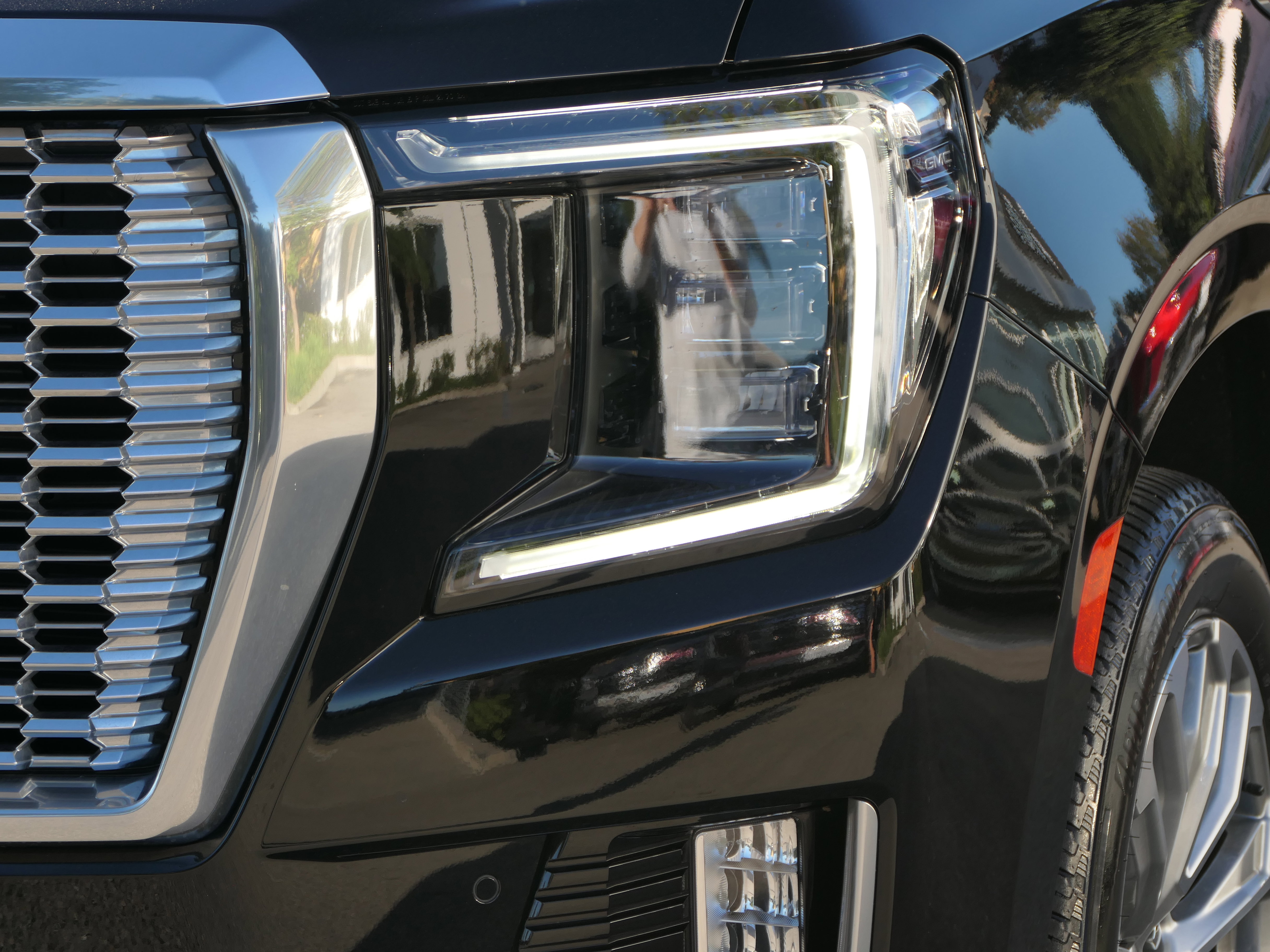 Used 2023 GMC Yukon XL Denali image 8