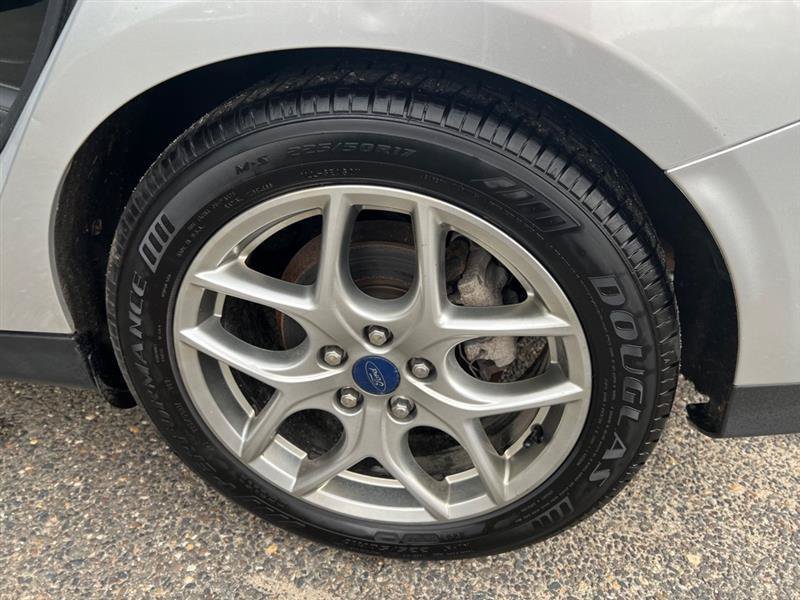 Used 2015 Ford Focus SE w/ Equipment Group 201A FWD image 31
