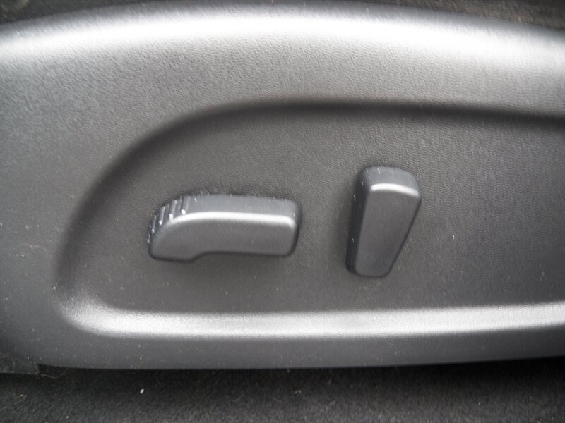 Used 2013 Nissan Pathfinder SV AWD/4WD image 6