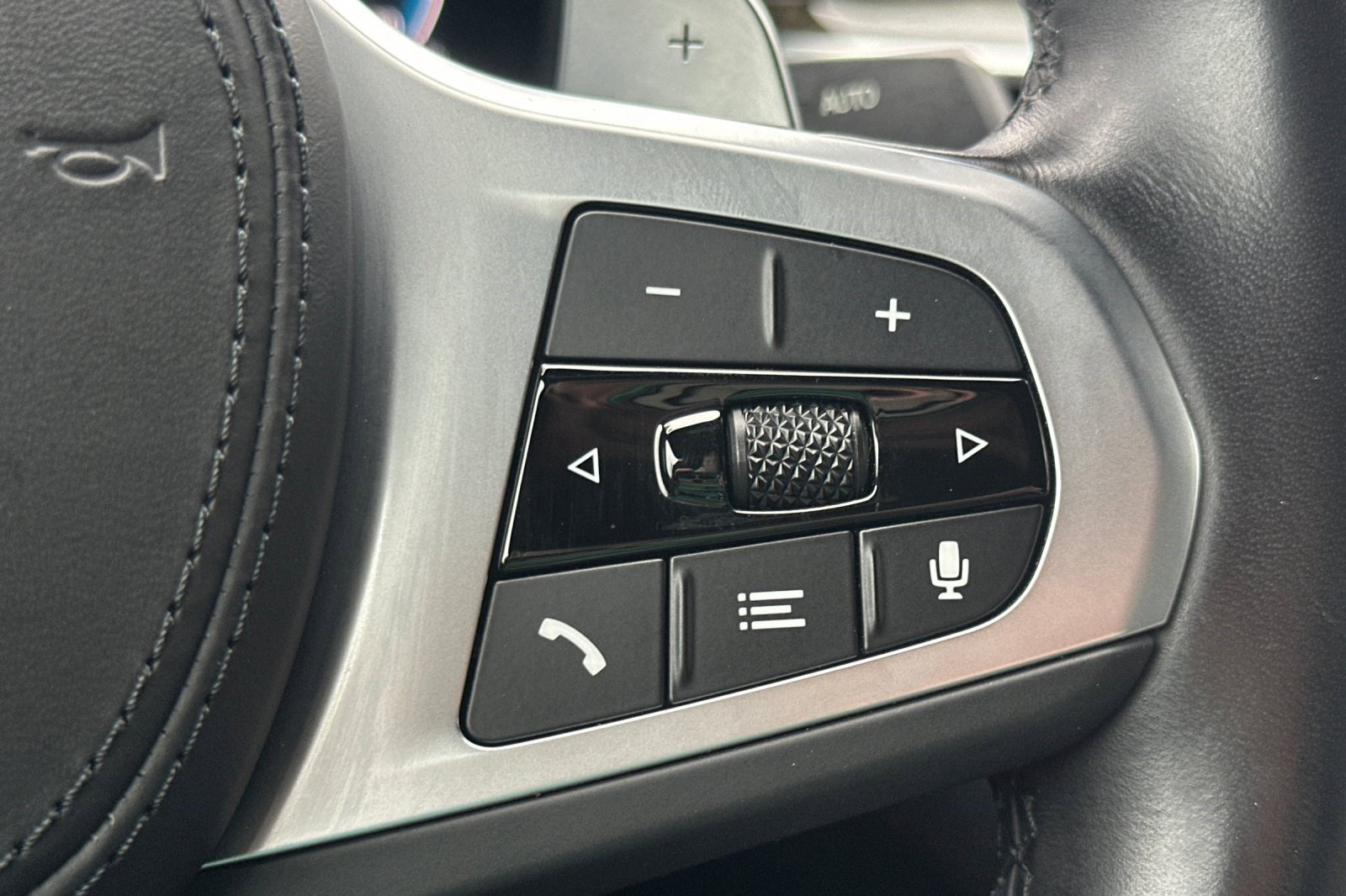 Certified 2023 BMW 530e w/ M Sport Package image 27